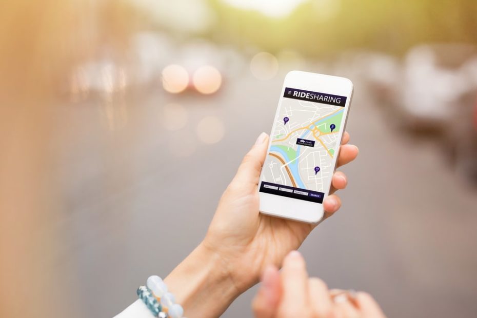 How to track someones location on iPhone